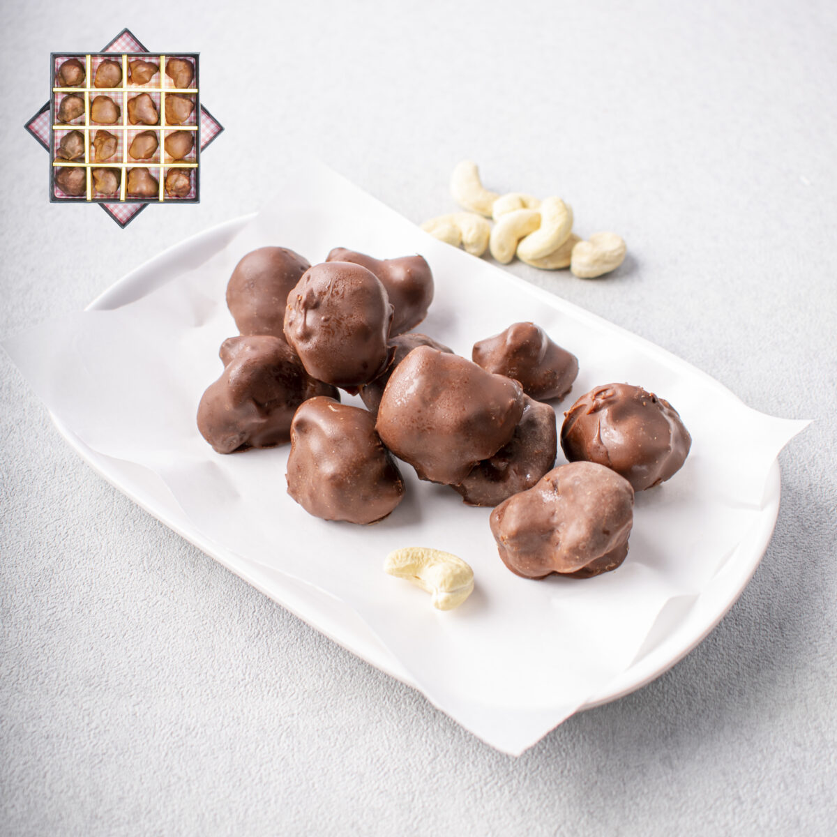 Cashew Nut Torrone Chocolate (320g) - Image 1