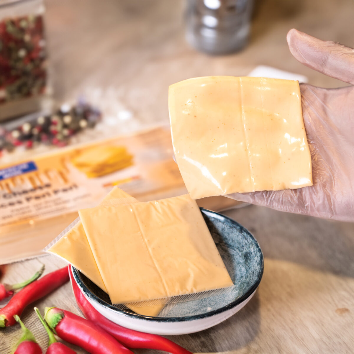 American Mark Spicy Cheese Slice (15g x 51 slices) - Image 1